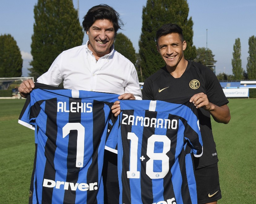 热议汪士钦红牌：对方踢人很隐蔽；染红动作太业余，狂性大发（汪士钦红牌引热议：对手隐蔽踢人遭质疑，染红举动显业余且情绪失控）