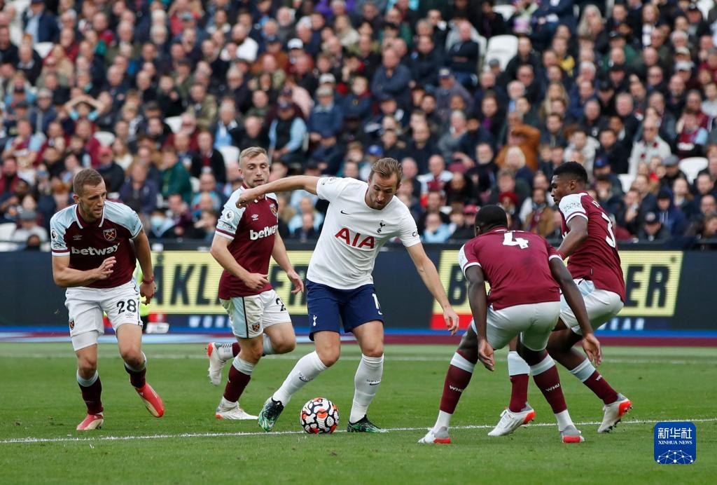 国足名将创业认准一条路：放弃功利 老实学日本（国足名将创业定一路线：摒弃功利，踏实向日本取经）